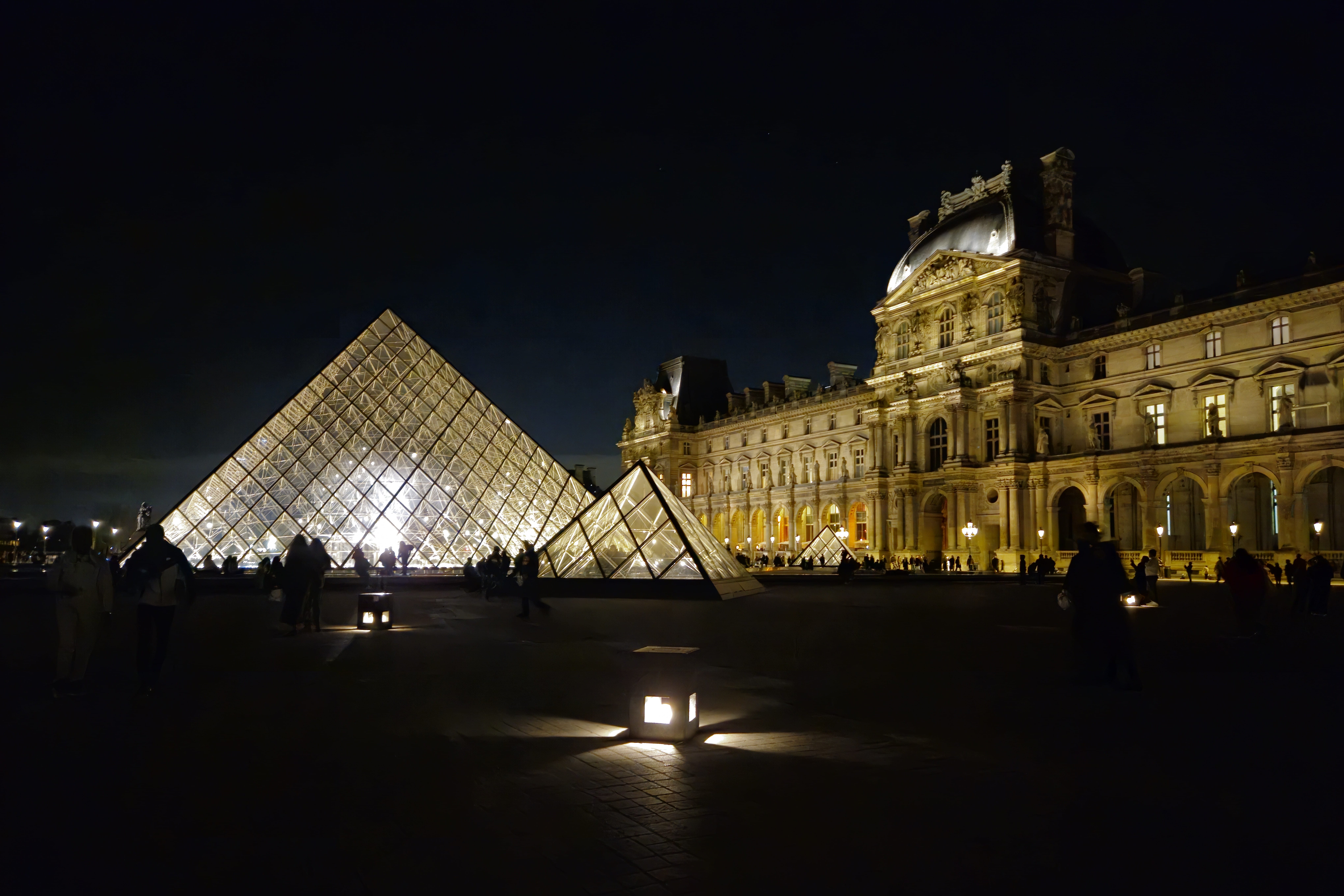盧浮宮金字塔們